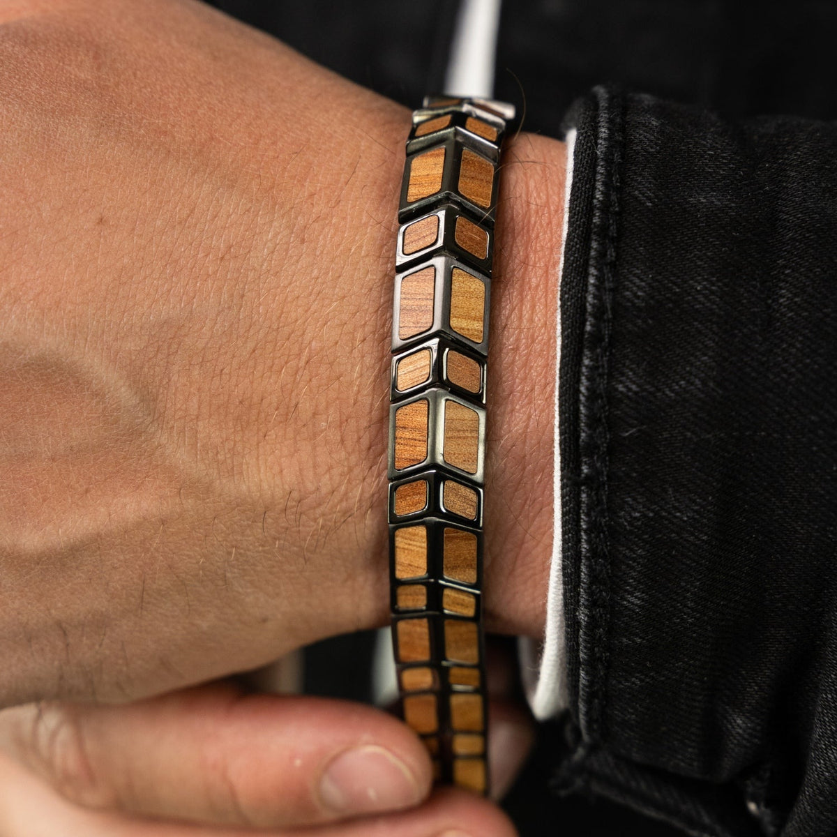 Koa Gunmetal Arrow Bracelet